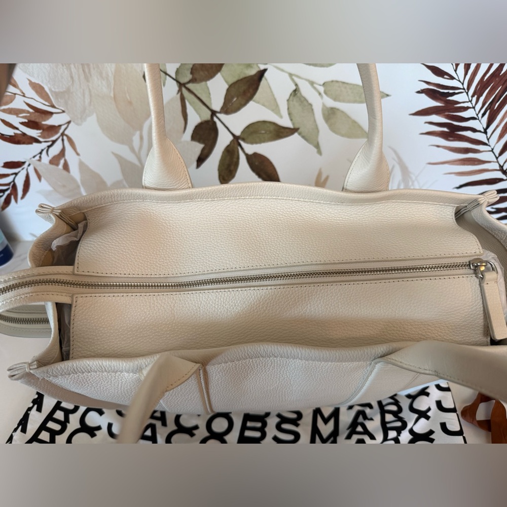 Marc Jacobs Cloud White Large Leather Tote Bag - Picture 3 of 7